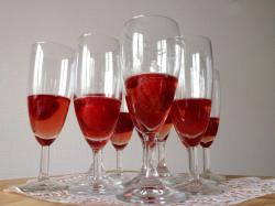 10 gef&uuml;llte Ros&eacute;wein Gl&auml;ser  - Bettina Stolze  / pixelio.de